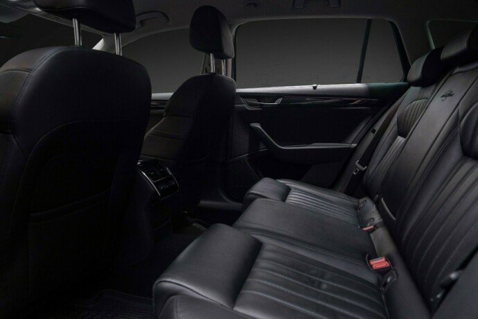 skoda-superb-diesel-2019-big-32
