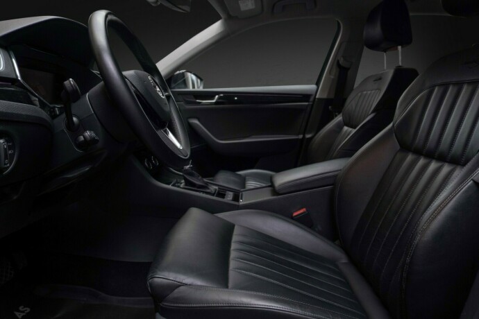 skoda-superb-diesel-2019-big-27