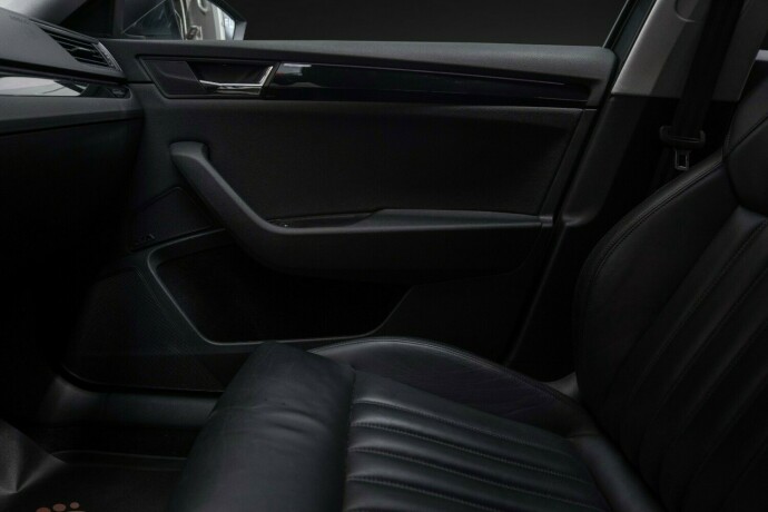 skoda-superb-diesel-2019-big-18