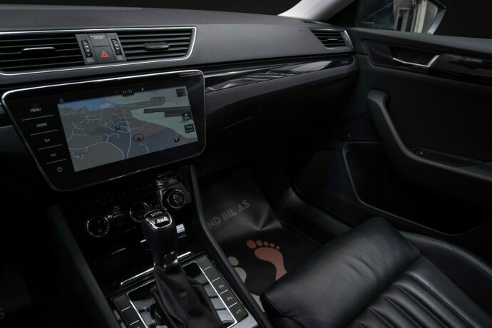 skoda-superb-diesel-2019-big-17