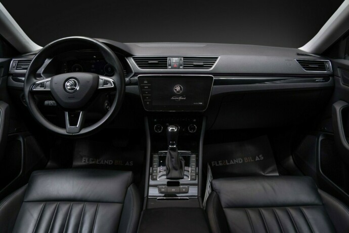 skoda-superb-diesel-2019-big-33