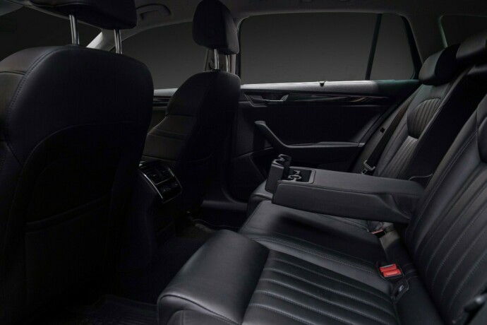 skoda-superb-diesel-2019-big-31