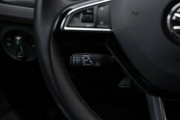 skoda-superb-diesel-2019-big-15