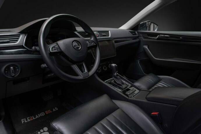skoda-superb-diesel-2019-big-29