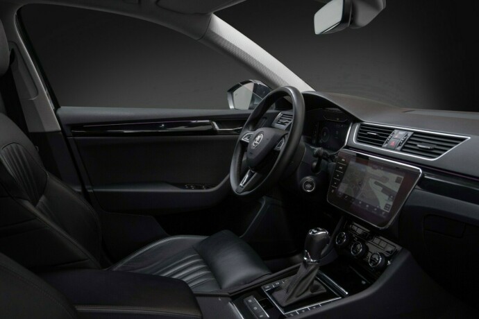 skoda-superb-diesel-2019-big-35