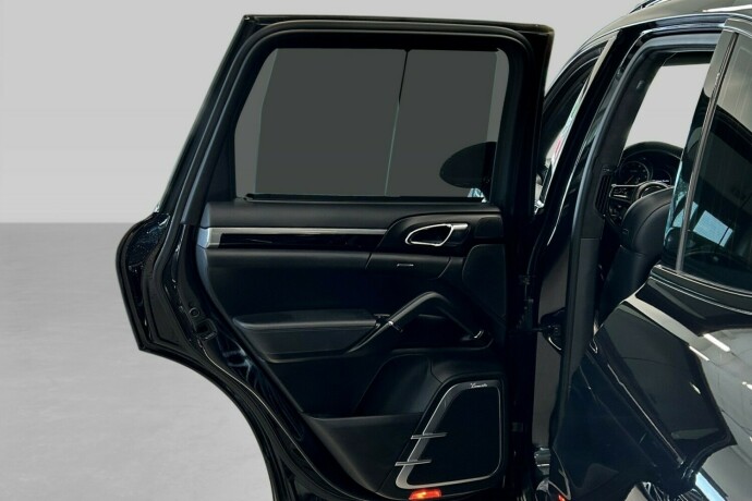 porsche-cayenne-bensin-2015-big-11
