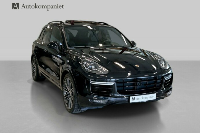 porsche-cayenne-bensin-2015-big-0
