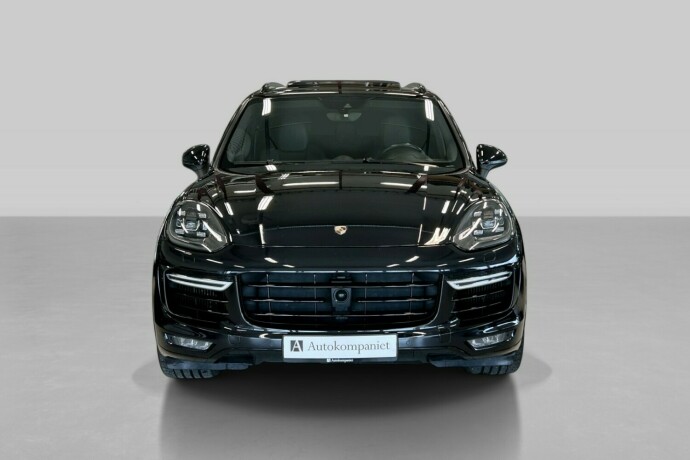 porsche-cayenne-bensin-2015-big-1
