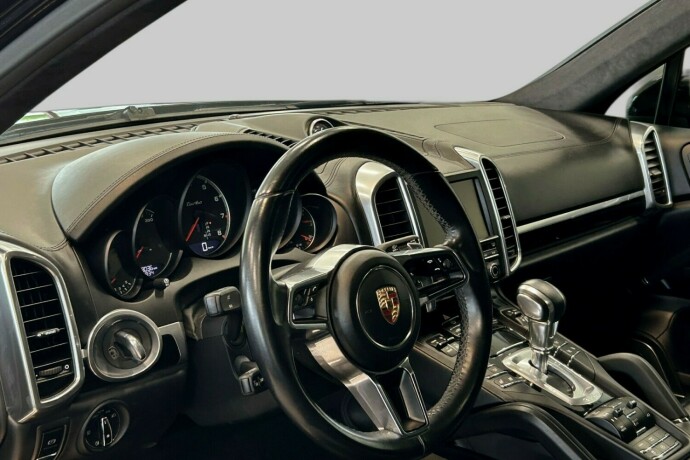 porsche-cayenne-bensin-2015-big-7