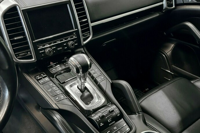 porsche-cayenne-bensin-2015-big-10