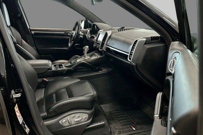 porsche-cayenne-bensin-2015-big-8
