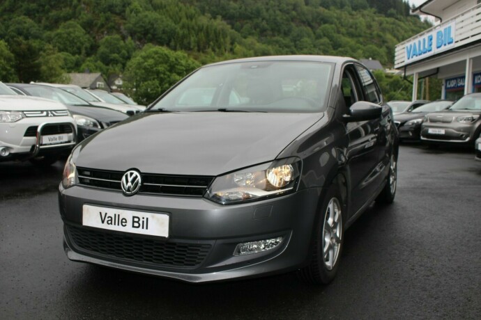 volkswagen-polo-bensin-2014-big-1