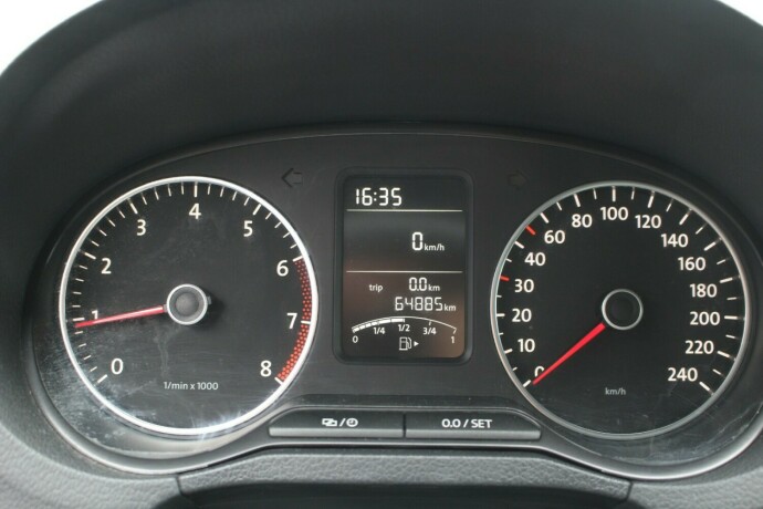 volkswagen-polo-bensin-2014-big-7