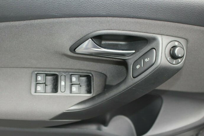 volkswagen-polo-bensin-2014-big-6