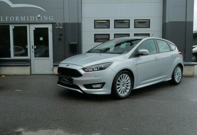 ford-focus-bensin-2018-big-0