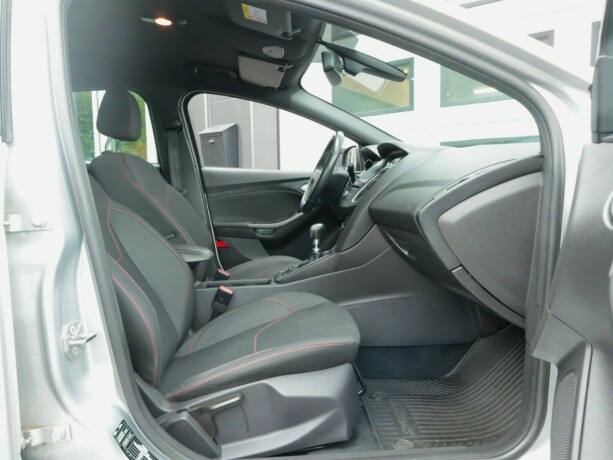ford-focus-bensin-2018-big-7