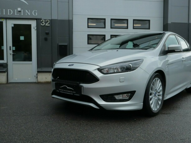 ford-focus-bensin-2018-big-2