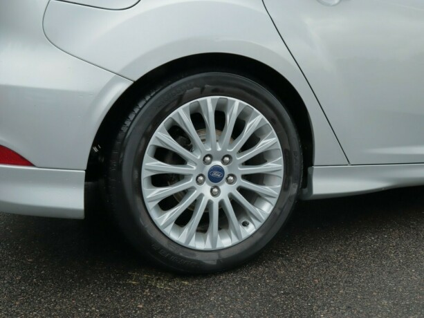 ford-focus-bensin-2018-big-11