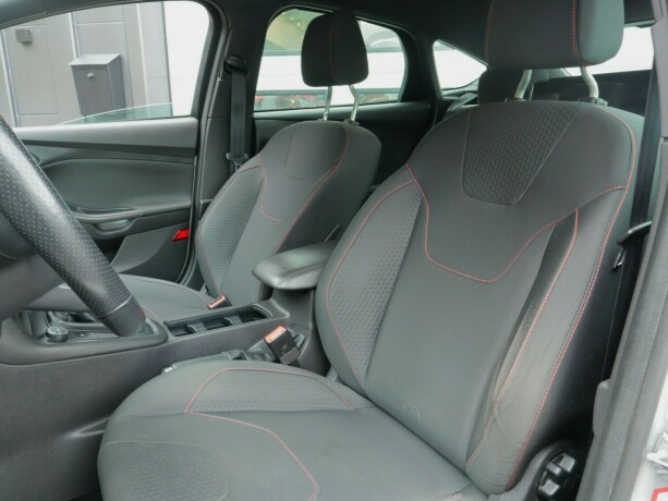 ford-focus-bensin-2018-big-6