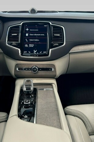 volvo-xc-90-plug-in-petrol-2022-big-18
