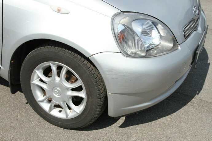 toyota-yaris-bensin-2000-big-12