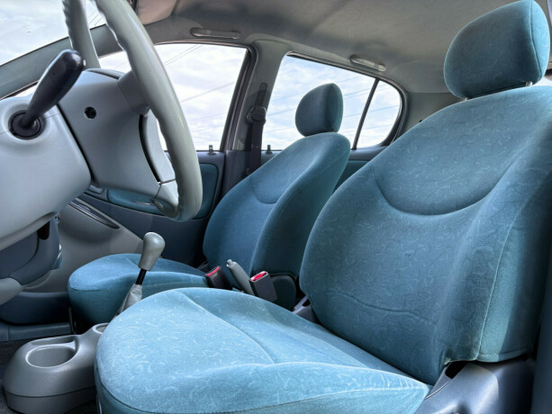 toyota-yaris-bensin-2000-big-3