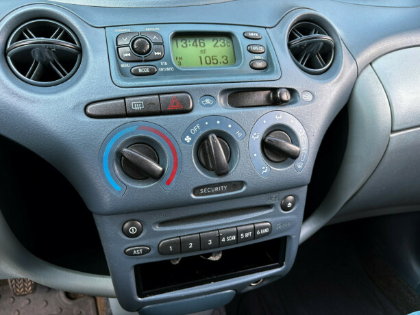 toyota-yaris-bensin-2000-big-6