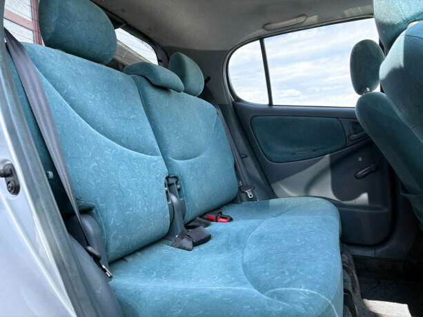 toyota-yaris-bensin-2000-big-2
