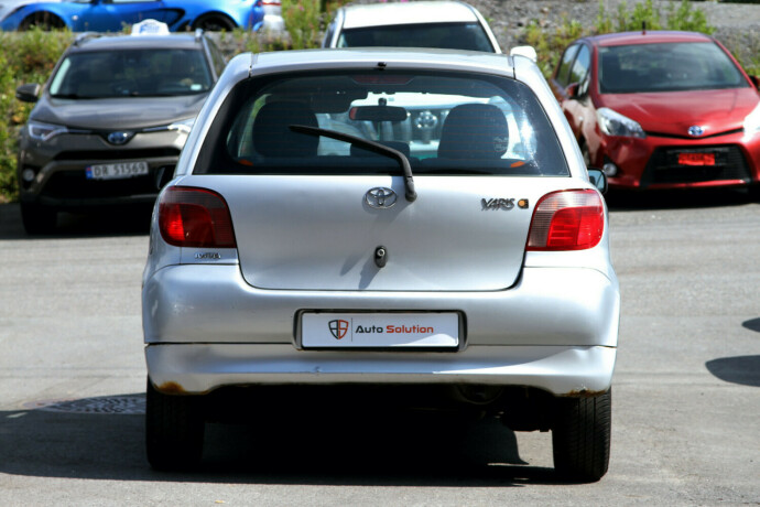 toyota-yaris-bensin-2000-big-9