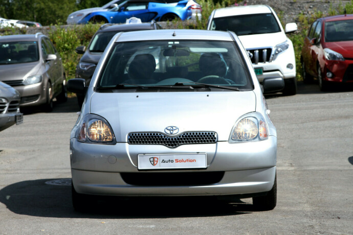 toyota-yaris-bensin-2000-big-8