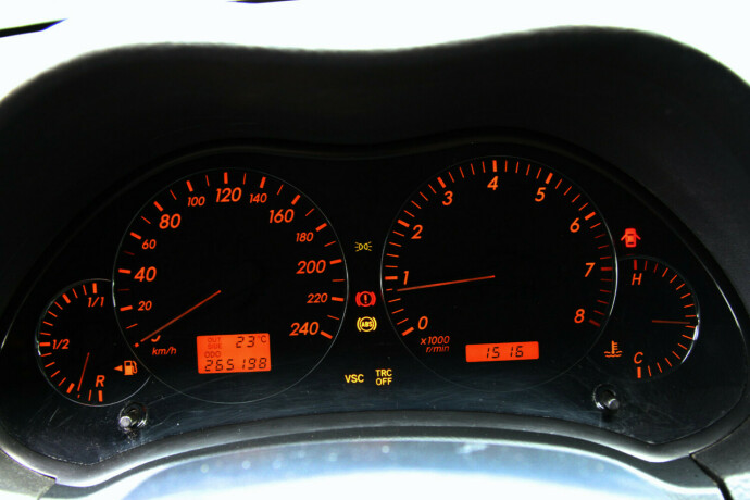 toyota-avensis-bensin-2006-big-9