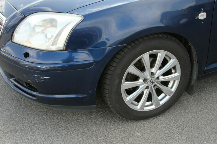 toyota-avensis-bensin-2006-big-16
