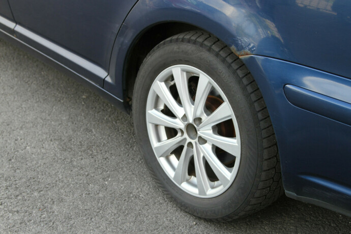 toyota-avensis-bensin-2006-big-15