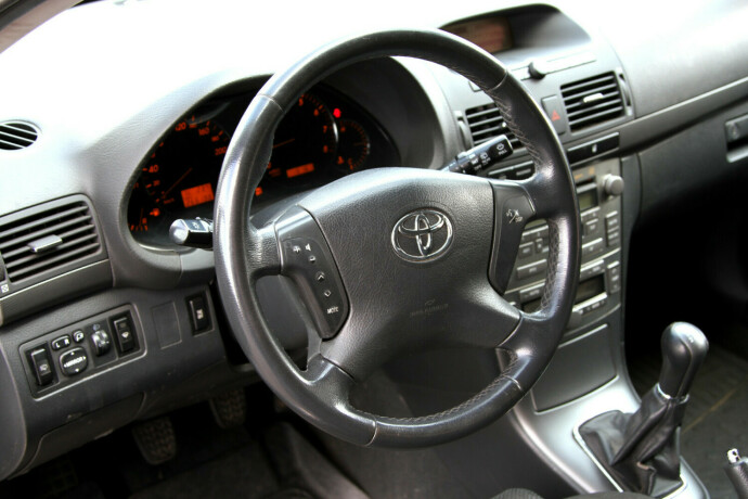 toyota-avensis-bensin-2006-big-8