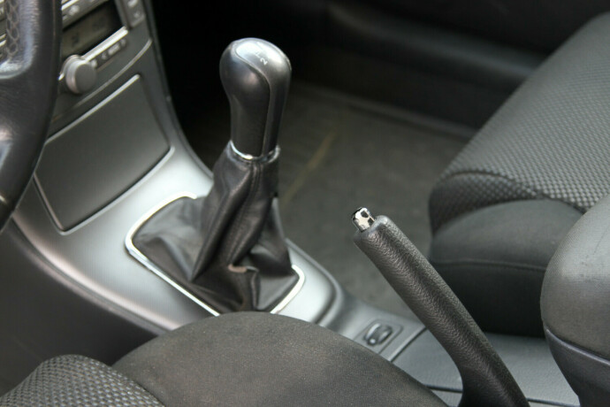 toyota-avensis-bensin-2006-big-7