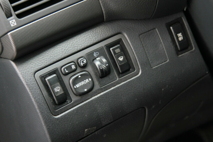 toyota-avensis-bensin-2006-big-10
