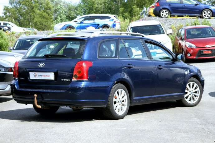 toyota-avensis-bensin-2006-big-1
