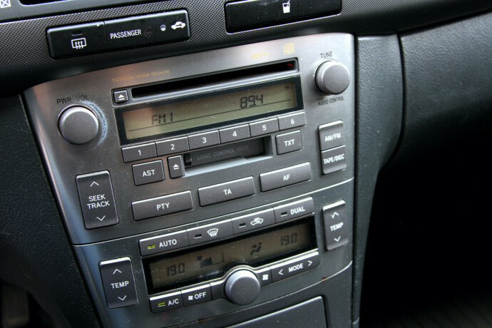 toyota-avensis-bensin-2006-big-6
