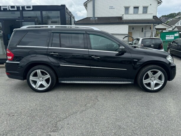 mercedes-benz-gl-diesel-2012-big-3