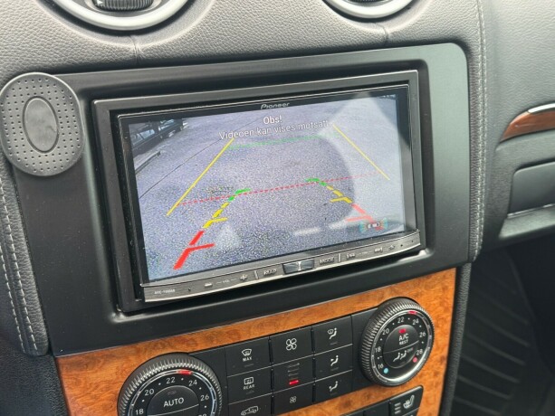 mercedes-benz-gl-diesel-2012-big-12