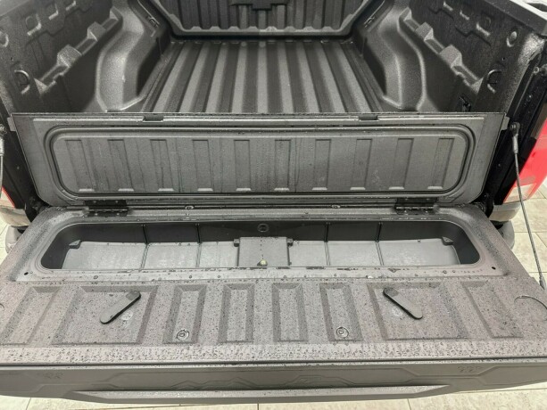 chevrolet-colorado-bensin-2025-big-25