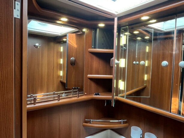 carthago-chic-e-line-i-50-yachting-2-enkle-senger-senkeseng-alde-vannb229en-varme-4500kg-chassis-garanti-diesel-2015-big-49