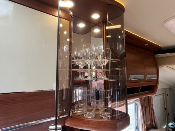 carthago-chic-e-line-i-50-yachting-2-enkle-senger-senkeseng-alde-vannb229en-varme-4500kg-chassis-garanti-diesel-2015-big-31