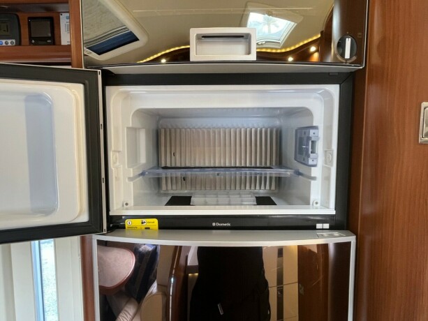carthago-chic-e-line-i-50-yachting-2-enkle-senger-senkeseng-alde-vannb229en-varme-4500kg-chassis-garanti-diesel-2015-big-44