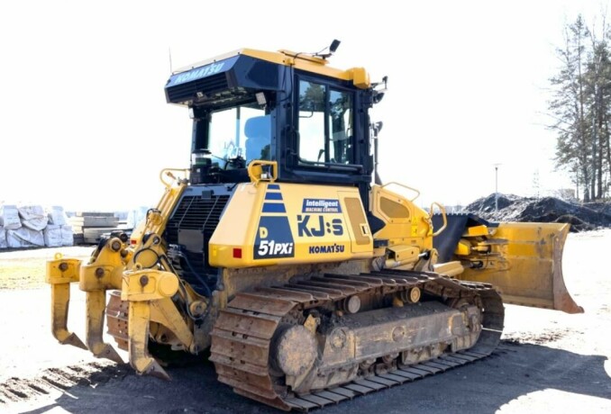 2019-bulldoser-komatsu-d51pxi-big-2