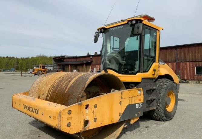 rulle-volvo-sd135-big-0