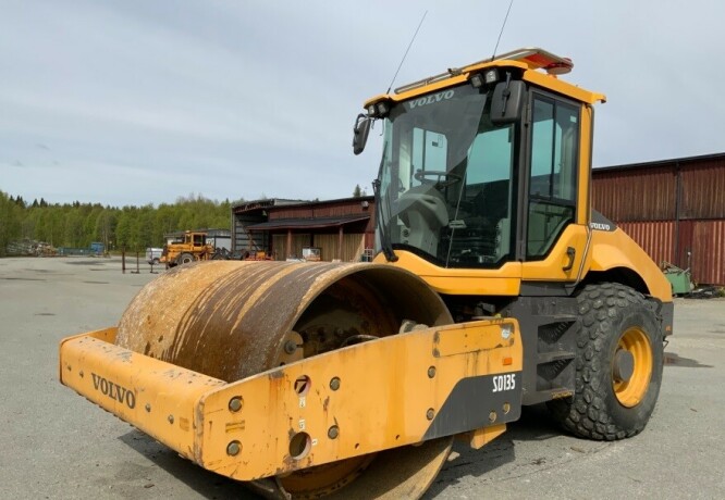 rulle-volvo-sd135-big-1