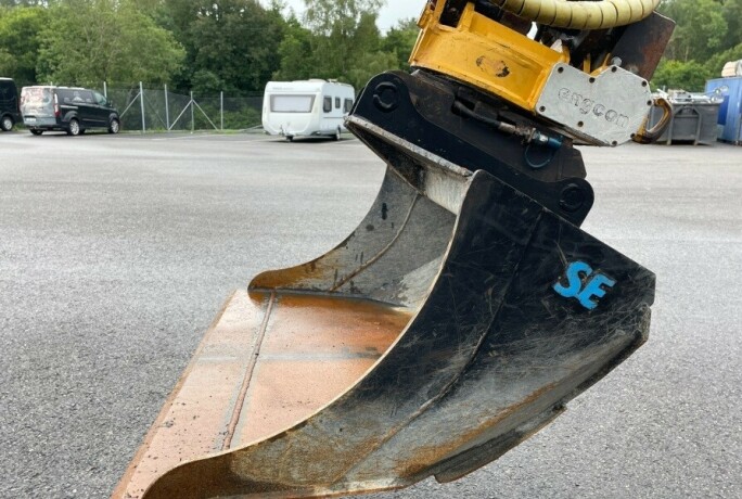 2006-minigraver-gravemaskin-takeuchi-tb145-big-9