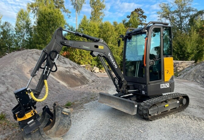 minigraver-gravemaskin-volvo-ecr250-big-1