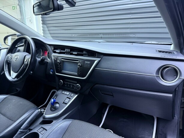 toyota-auris-bensin-2014-big-10